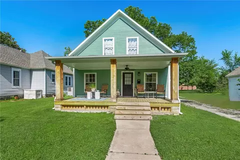 515 N 3rd St, Rogers, AR 72756