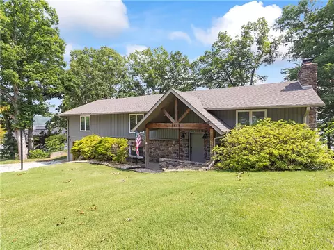 8543 Lakeshore Dr, Rogers, AR 72756