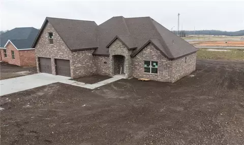805 Lawlis Rd, Siloam Springs, AR 72761