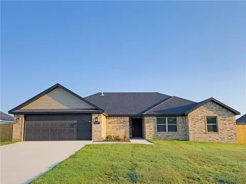 807 Lawlis Rd, Siloam Springs, AR 72761
