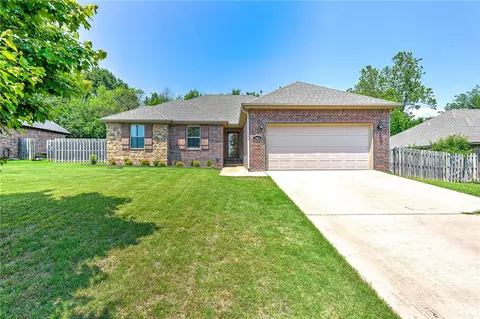 1904 Quinlan Ave, Lowell, AR 72745