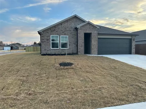 600 W Dusty Ln, Siloam Springs, AR 72761