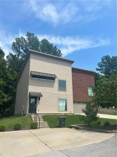 1438 N Desoto Pl, Fayetteville, AR 72703