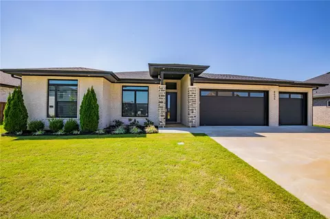 8606 W Flycatcher Pl, Bentonville, AR 72712