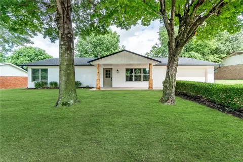 2207 Evelyn St, Springdale, AR 72762