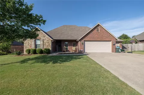 1570 S Pebble Beach Dr, Fayetteville, AR 72701