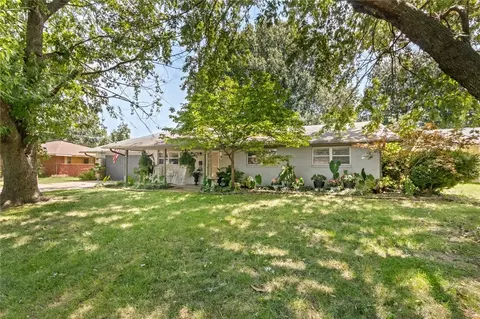 403 Crestwood St, Springdale, AR 72762