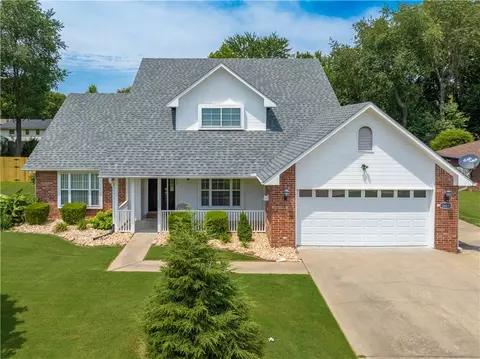 2620 Indian Oaks Trl, Springdale, AR 72762