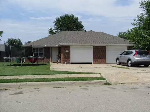 2843 A B Yorkshire Cir, Springdale, AR 72764