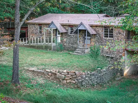 14284 Sunset Rd, Winslow, AR 72959