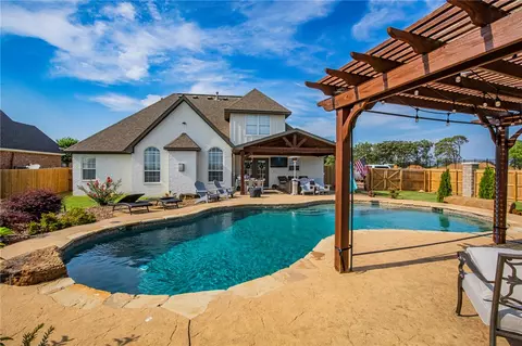 4000 Lyndale Dr, Rogers, AR 72758