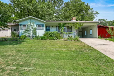9 Chapel Ln, Bella Vista, AR 72715