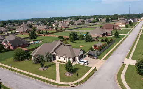 329 Driftwood Dr, Farmington, AR 72730