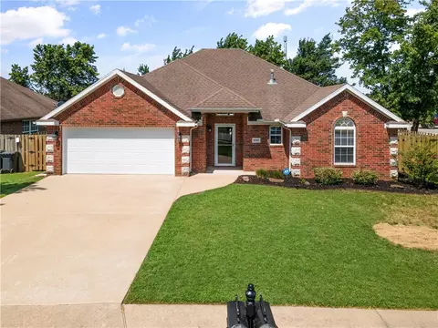 6000 S 39th Pl, Rogers, AR 72758