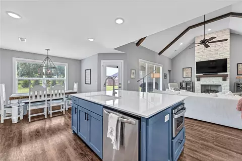 329 W Taverner Xing, Farmington, AR 72730