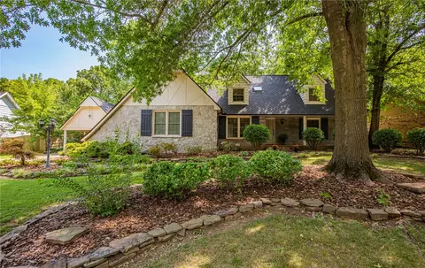 1047 Glenn Ln, Fayetteville, AR 72703