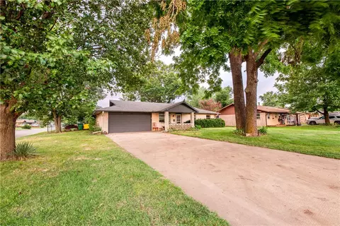 1601 Cambridge St, Springdale, AR 72762