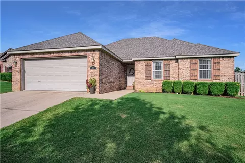 429 Dallas Ln, Springdale, AR 72762