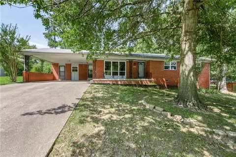 860 E Peel St, Fayetteville, AR 72703