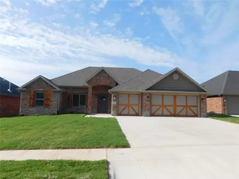 931 Pinnacle St, Prairie Grove, AR 72753