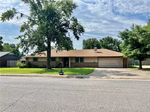 2001 Hummingbird Dr, Springdale, AR 72764