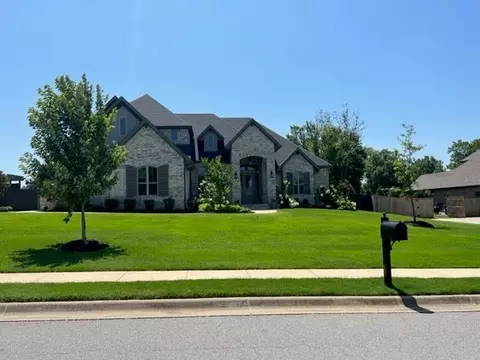 905 Bendelow Dr, Cave Springs, AR 72718