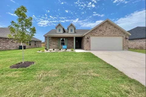 1035 Sugar Pine St, Tontitown, AR 72762