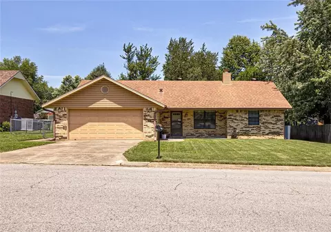 1503 W Lela St, Rogers, AR 72758