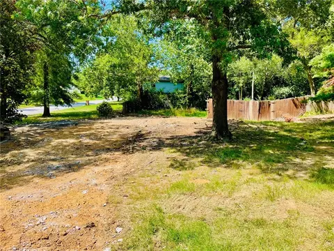 2250 N Hummingbird Ln, Fayetteville, AR 72703