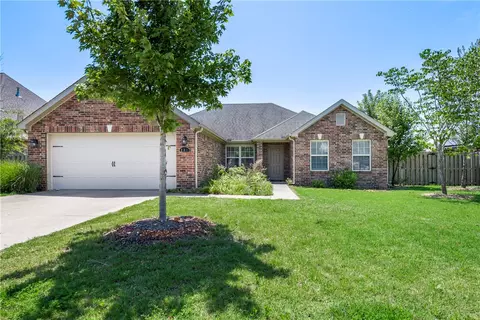 111 Windsor Ave, Lowell, AR 72745