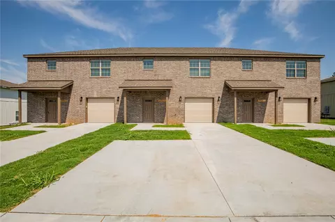 2003 Azlin Pl, Siloam Springs, AR 72761