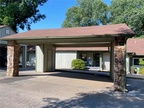 18 Yates Dr, Bella Vista, AR 72714