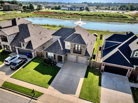 1523 Canal St, Lowell, AR 72745