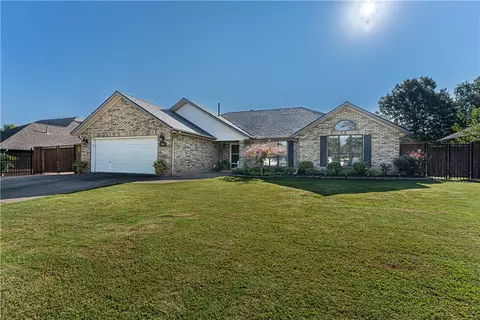 1801 Colby Cir, Springdale, AR 72764
