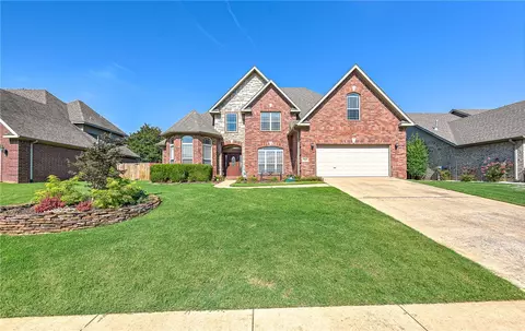 5718 S Berry Farm Dr, Rogers, AR 72758