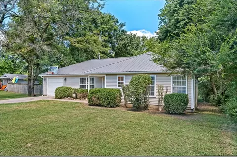 6450 W Double Springs Rd, Fayetteville, AR 72704