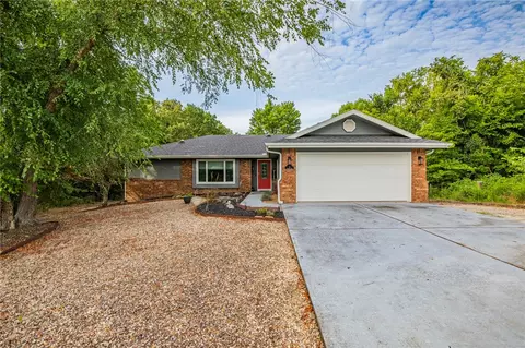 3 Luncarty Ln, Bella Vista, AR 72715