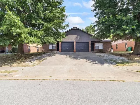 2474 W Yvonne Dr, Fayetteville, AR 72704