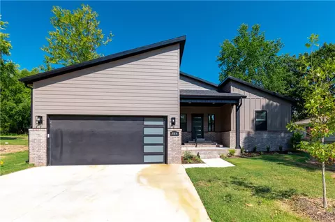 944 W Boone St, Fayetteville, AR 72701