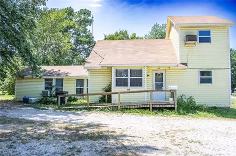 520 N 10th St, Rogers, AR 72756