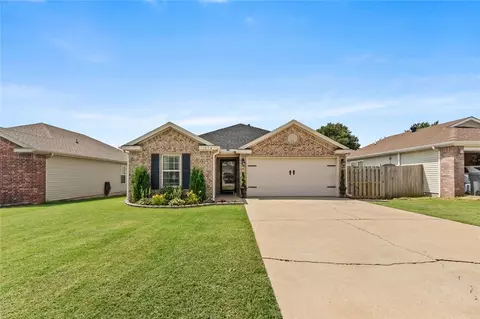 614 E Bonnie Ln, Rogers, AR 72758
