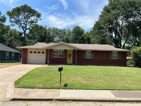 1002 Daline St, Springdale, AR 72762