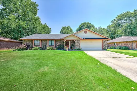 1003 N Cardinal Dr, Rogers, AR 72756