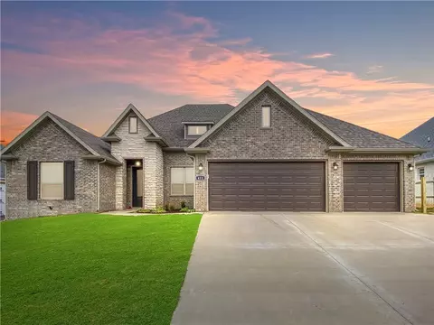435 S Emerald Woods Run, Farmington, AR 72730