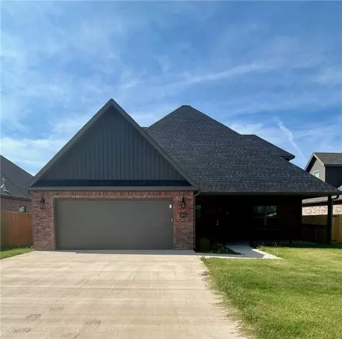 1951 Edgewood, Bentonville, AR 72712