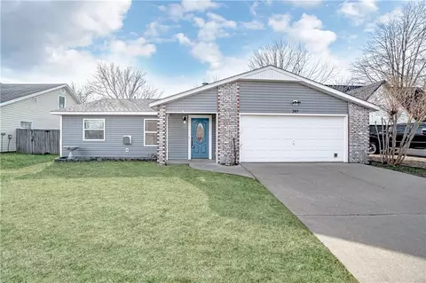 207 Winesap Ln, Bentonville, AR 72712