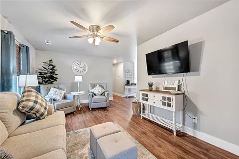 2501 SE 4th St, Bentonville, AR 72712