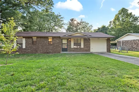 2809 Sunny Ln, Fayetteville, AR 72703