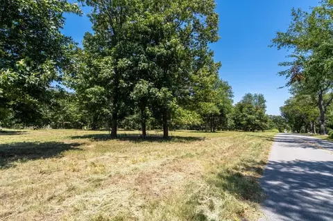 E Crawford Street, Gentry, AR 72734
