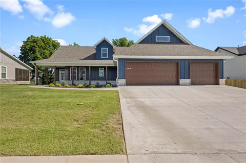 826 Mueller Way, Prairie Grove, AR 72753